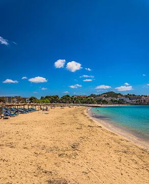 Zandstrand in Santa Ponca, mooie baai kust op Mallorca van Alex Winter