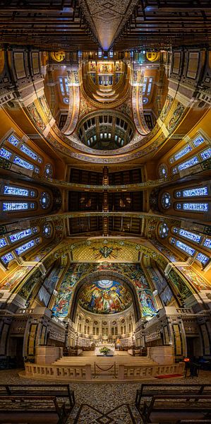 Vertikales Panorama der Basilika Sainte-Thérèse von Lisieux von Hans Kool