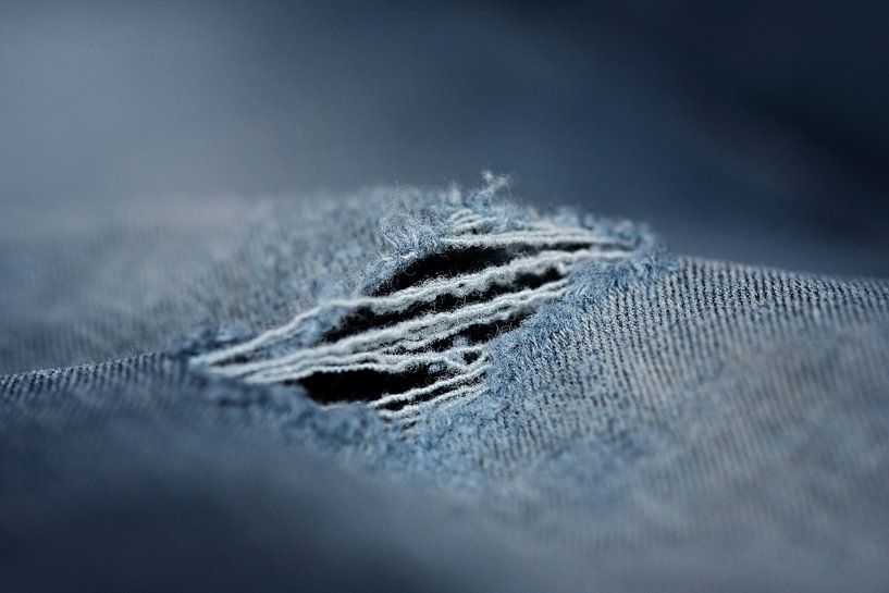 Detail eines Risses in einer Jeans von Maren Oude Essink