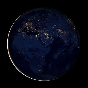Globe de nuit avec vue sur l'Europe, le Moyen-Orient et l'Afrique sur Atelier Liesjes