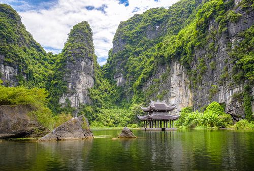 Tam Coc temple