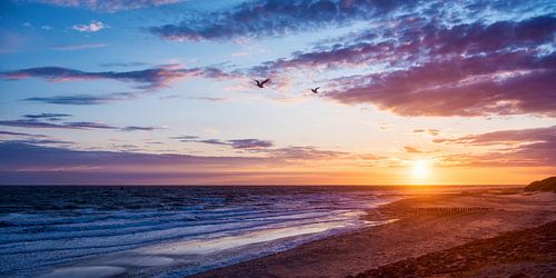 Zeeuws strand bij zonsondergang