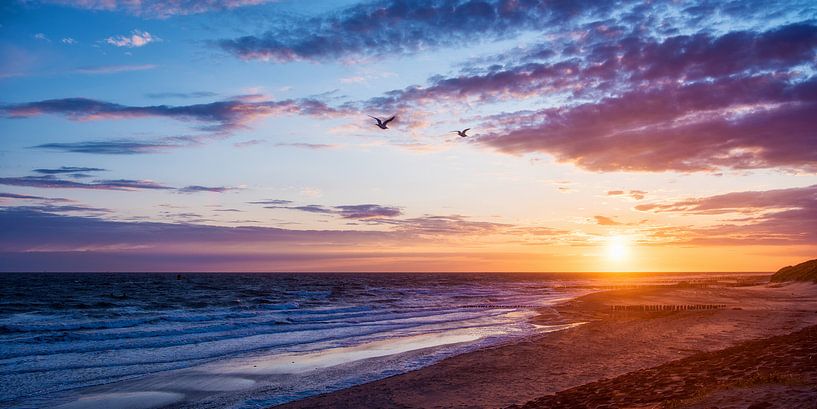 La plage de Zeeland au coucher du soleil sur Edwin Benschop