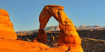 Delicate Arch bij zonsondergang, Arches National Park, Utah, VS van Markus Lange