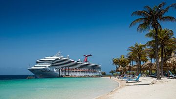Curacao, Cruiseschip Carnival Conquest van Keesnan Dogger Fotografie