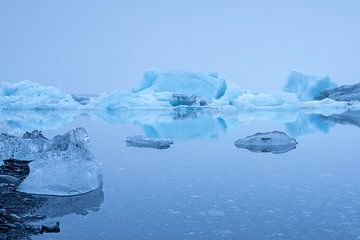 Gletsjer meer in IJsland van PeetMagneet