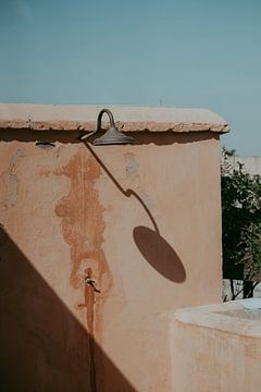 Tirage photo d'une douche extérieure à Marrakech sur sonja koning