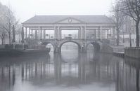 De Koornbrug in Leiden van Martijn van der Nat thumbnail