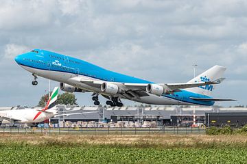 Take-off KLM Boeing 747-400 City of Shanghai.