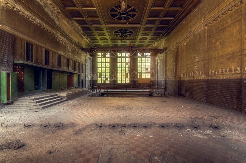 It's a Big Hall by Roman Robroek - Photos of Abandoned Buildings