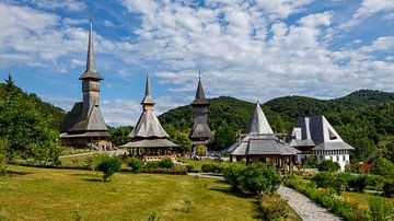 Het klooster van Barsana in Roemenië van Roland Brack