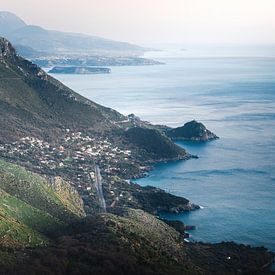 Italienische Landschaften an der Küste. von Sven en Roman