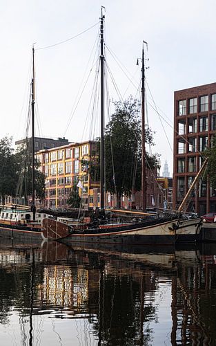 Jachthaven Oosterhaven met Martinitoren op achtergrond