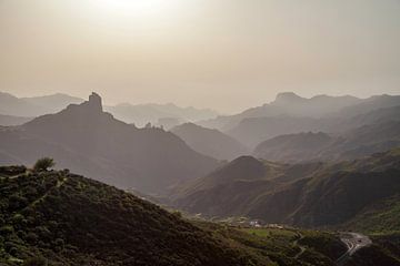 Zonsondergang in Gran Canaria, Cruz de Tejeda. van Marjolein Zijlstra