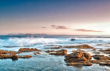 Rocks on the coast of Punta Pechiguera, Lanzarote island, Spain. von Carlos Charlez