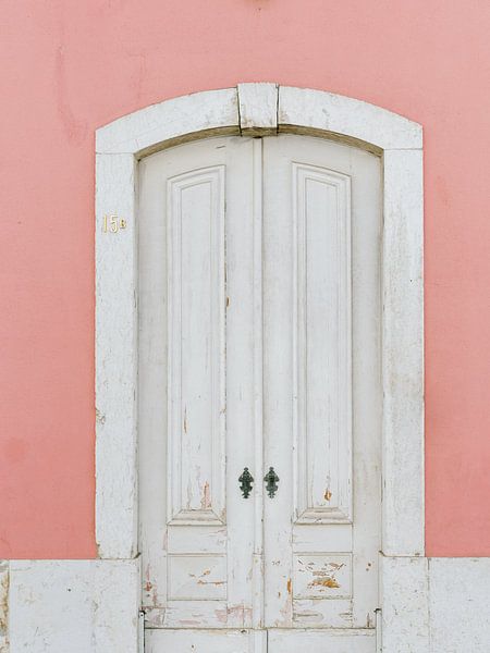 Alte Tür in Lissabon | Pastellfarbe | Portugal von Youri Claessens