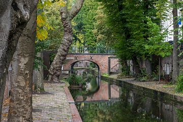 Wunderschön schöne reflektierende Oudegracht in Utrecht