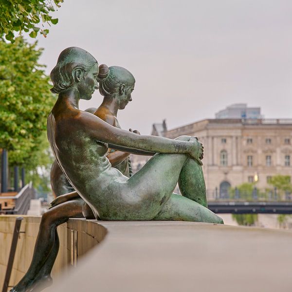 Sculpture group "Drei Mädchen und ein Knabe" in Berlin by Jenco van Zalk