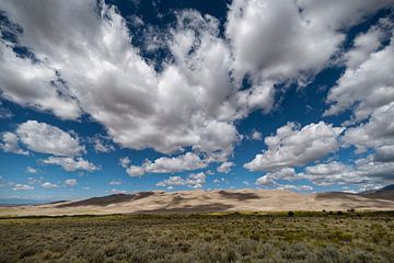 Cloudy Great Sand Dunes van Peter Bongers