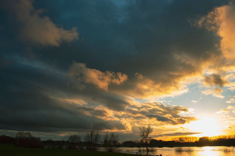 Cloud cover at sunset by Pim Meijerman