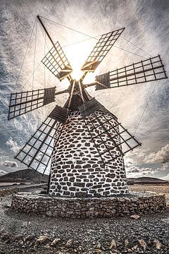 Windmolen op het Spaans Canarische eiland Fuerteventura van Harrie Muis