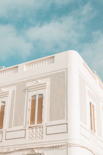 Detailed minimal baroque building against blue sky | Gran Canaria