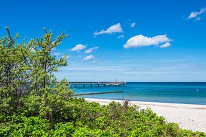 Strand und Seebrücke an der Ostseeküste in Heiligendamm
