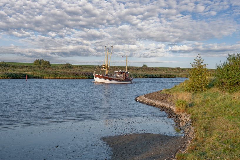 Pêcheurs de crevettes lors de la sortie dans le Leyhörner Sieltief près de Greetsiel,Krummhörn,Frise orientale,Mer du Nord,Allemagne par Peter Eckert