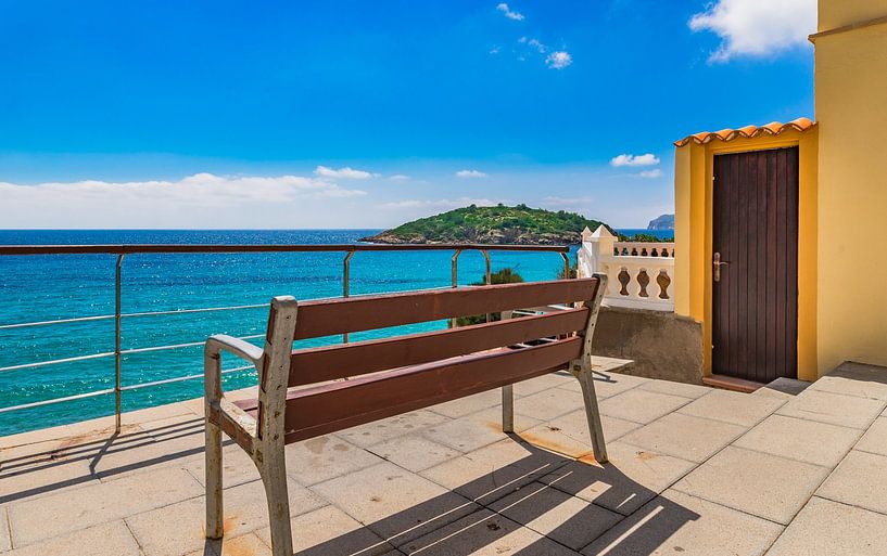 Prachtig eilandlandschap, zeezicht van de kustbaai in Sant Elm, Mallorca, Spanje Balearen van Alex Winter