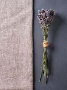 Lavande sur toile de jute et ardoise