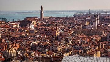 Panorama over Venetië van Rob Boon