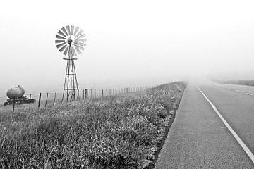 Windturbine waterpomp monochroom van Werner Lehmann