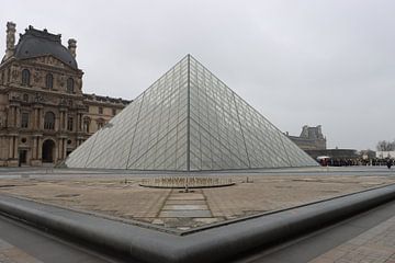 Pyramide bij het Louvre van Danny van Zwam