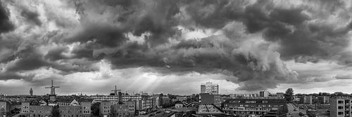 Panorama skyline Schiedam avec orage