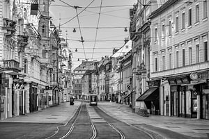 De historische Herrengasse in Graz - Monochroom