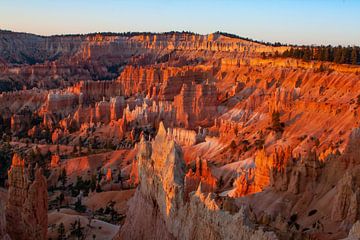 Zonsopkomst bij Bryce Canyon National Park, Utah USA van Gert Hilbink