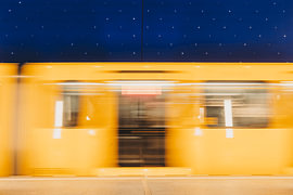 Berlin en mouvement – Métro à la station « Museumsinsel » sur Martin Boose