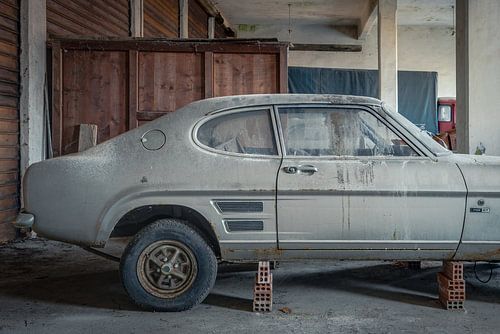 Oude Auto oldtimer Ford 1700 GT