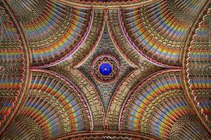 Bunte Decke im verlassenen Schloss Sammezzano.