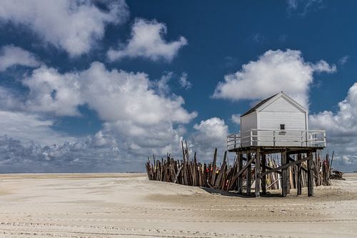 Dit is het Drenkelingenhuisje op de Vliehors op het waddeneiland Vlieland.