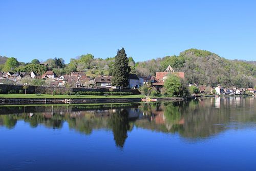 Beaulieu sur Dordogne from the opposite bank