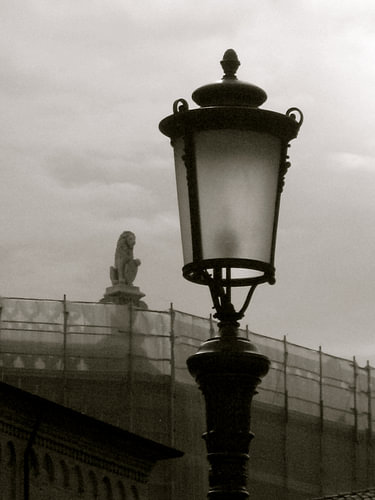 Lantaarn aan de Piazza dei Signori Padua - Italië