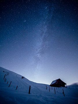 Melkweg aan de winterhemel 1 van Michael Zbinden Foto
