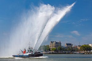 Rotterdam - Journées portuaires 2022 : un bateau de pompiers en action sur Kees Dorsman