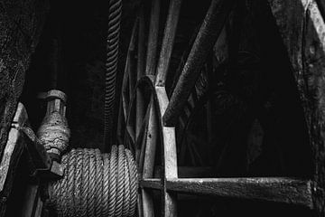 Rouage en bois en noir et blanc Héritage en silence