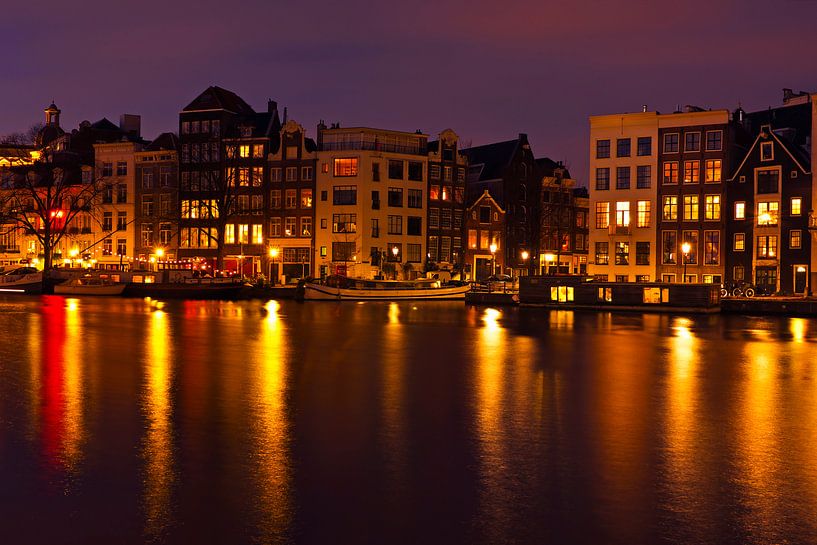 Stadsgezicht van Amsterdam Nederland bij nacht von Eye on You