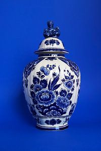 Delfter Blau Vase mit Löwe von StudioMaria.nl