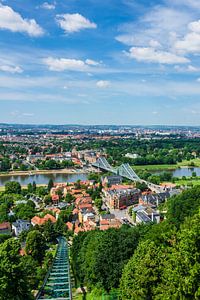 View over the river Elbe to Dresden, Germany sur Rico Ködder