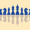 Pièces d'échecs bleues et jaunes sur Studio Miloa