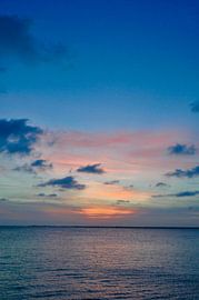 Sunset in paradise by Myrthe Visser-Wind